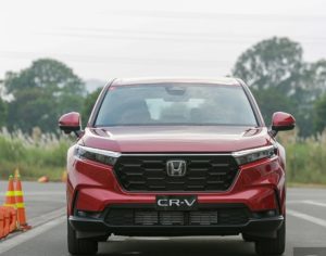 Thích SUV hạng C, nên chọn Honda CR-V hay Mazda CX-5?