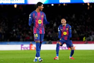 Barca ngạo nghễ vào top 8 Cúp C1, Rashford ghi tuyệt phẩm đá phạt