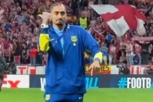 Tin mới nhất bóng đá sáng 15/4: Sao Barcelona “cà khịa” fan Atletico Madrid