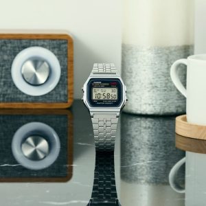 Casio ra mắt đồng hồ thiết kế cổ điển, pin dùng tới 7 năm