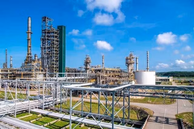 Tổng công ty Lọc hóa dầu Việt Nam có lợi nhuận tăng kỷ lục trong quý I/2026 do giá dầu thô tăng mạnh.