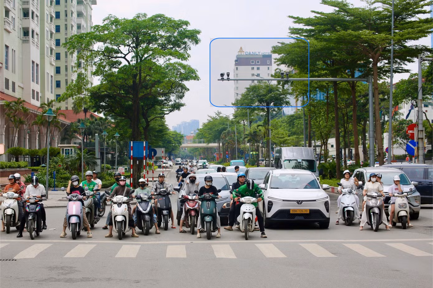 Hệ thống camera tích hợp AI lắp đặt trên các tuyến phố.