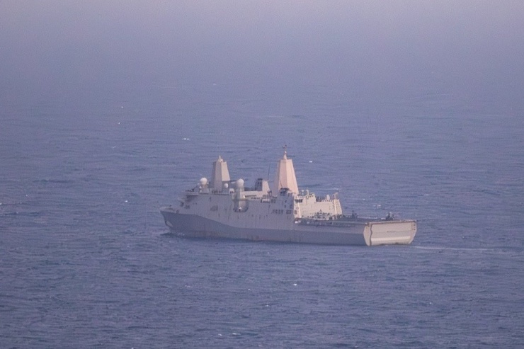 Tàu chiến USS New Orleans của Mỹ thực thi lệnh phong tỏa hải quân ở eo biển Hormuz. Ảnh: CENTCOM 