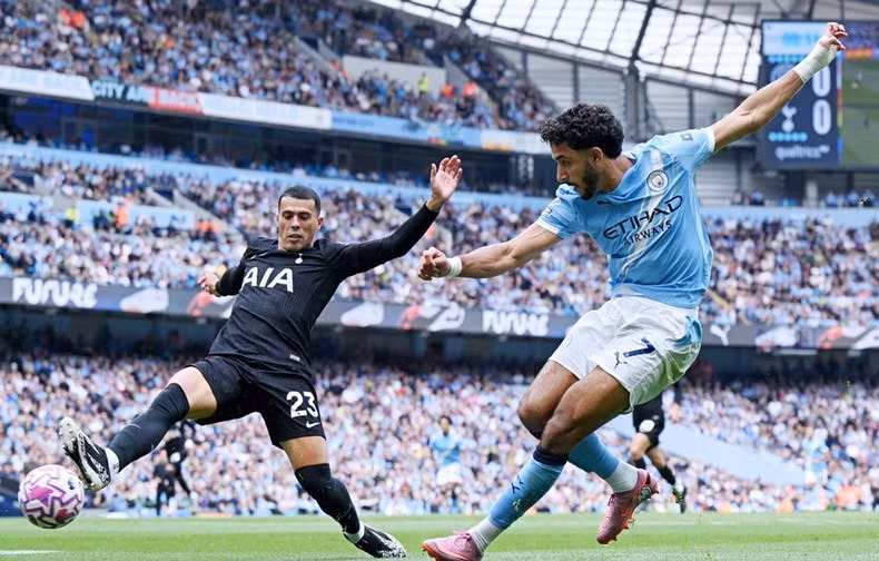 Man City đang nỗ lực bám đuổi Arsenal
