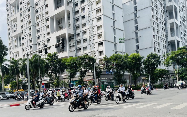 Theo dự báo thời tiết, Thủ đô Hà Nội trưa chiều trời nắng. Ảnh: T.H