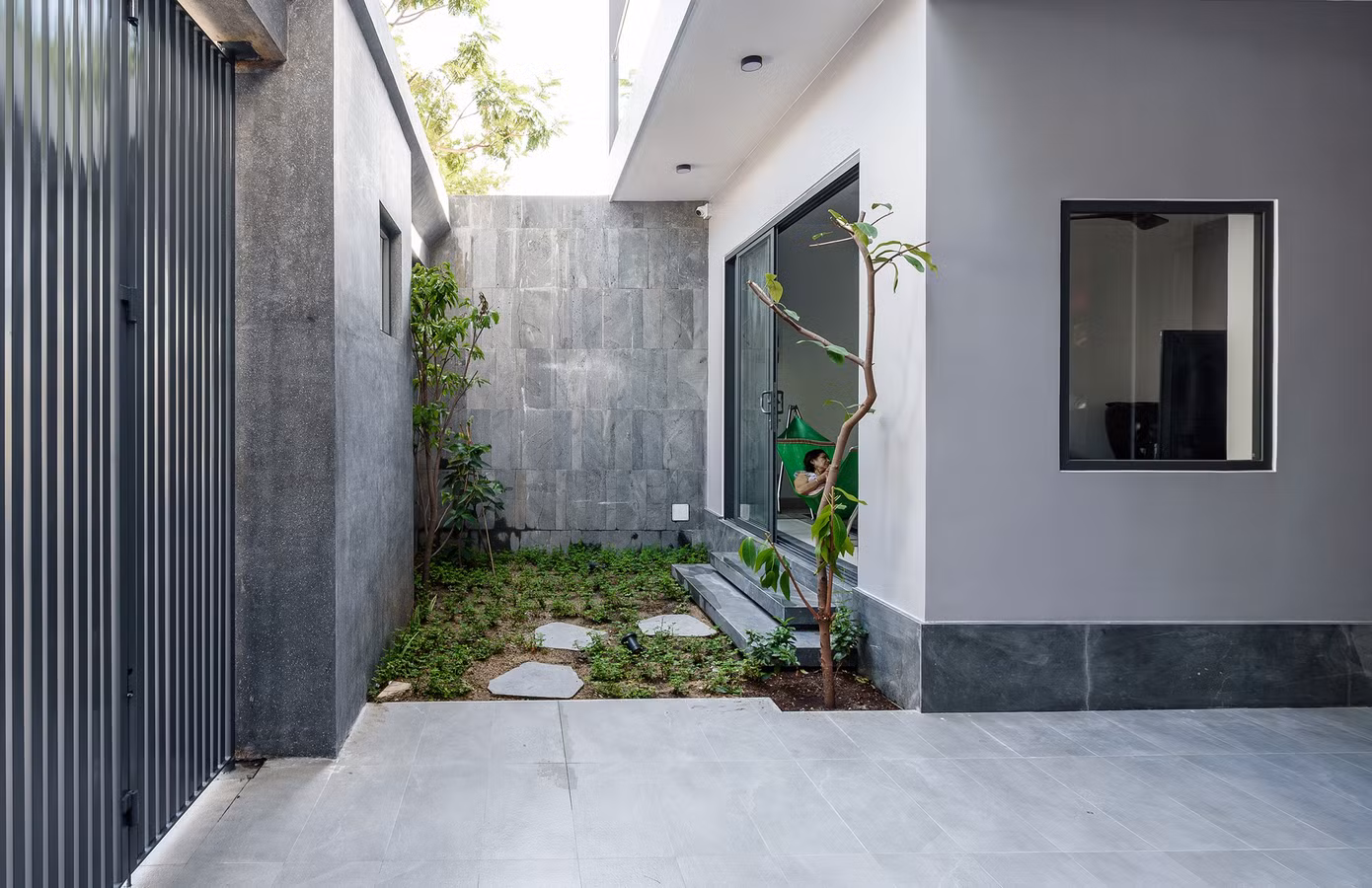 Rời phố về quê với ngôi nhà chứa cả một vùng xanh mát - 3