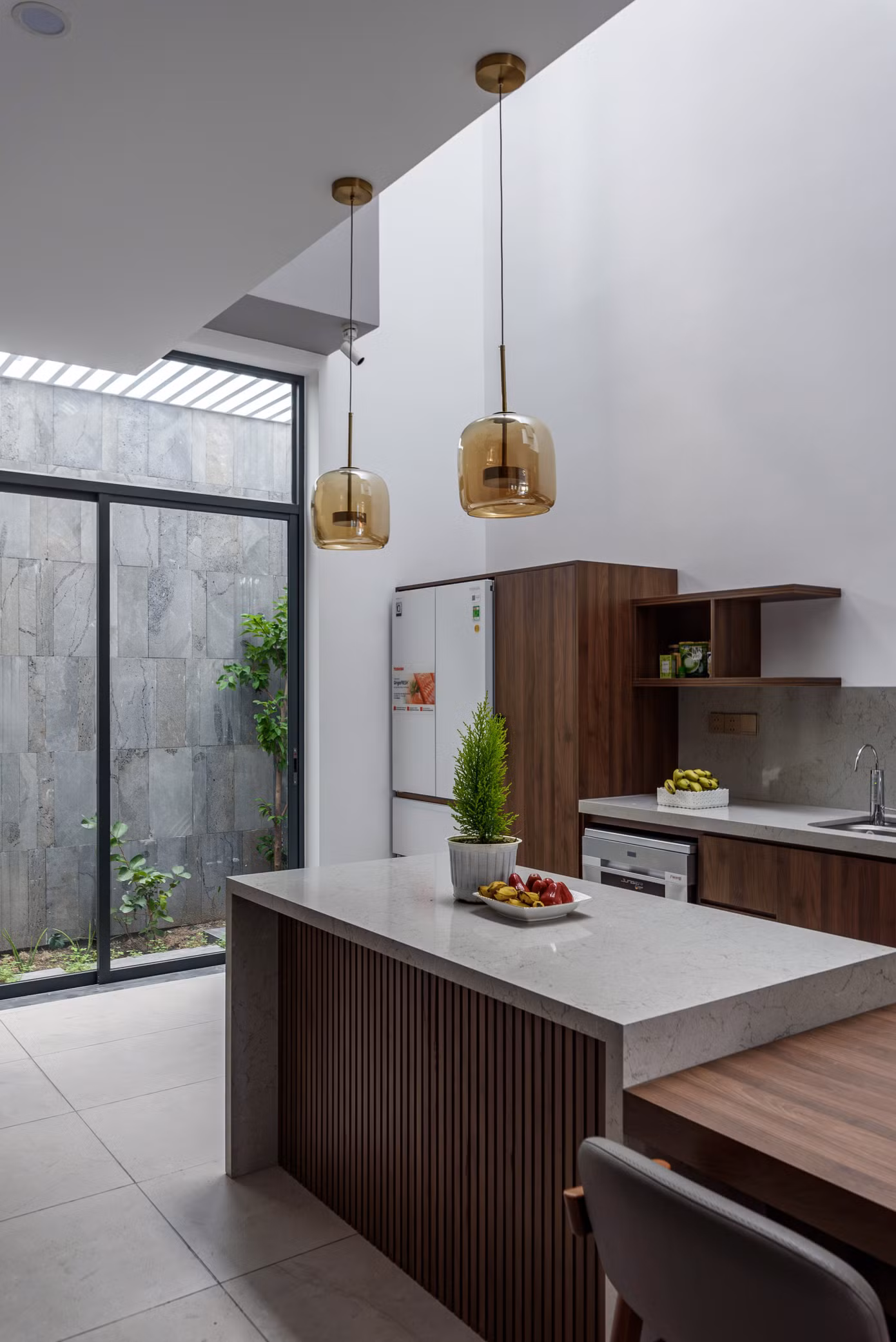 Rời phố về quê với ngôi nhà chứa cả một vùng xanh mát - 10