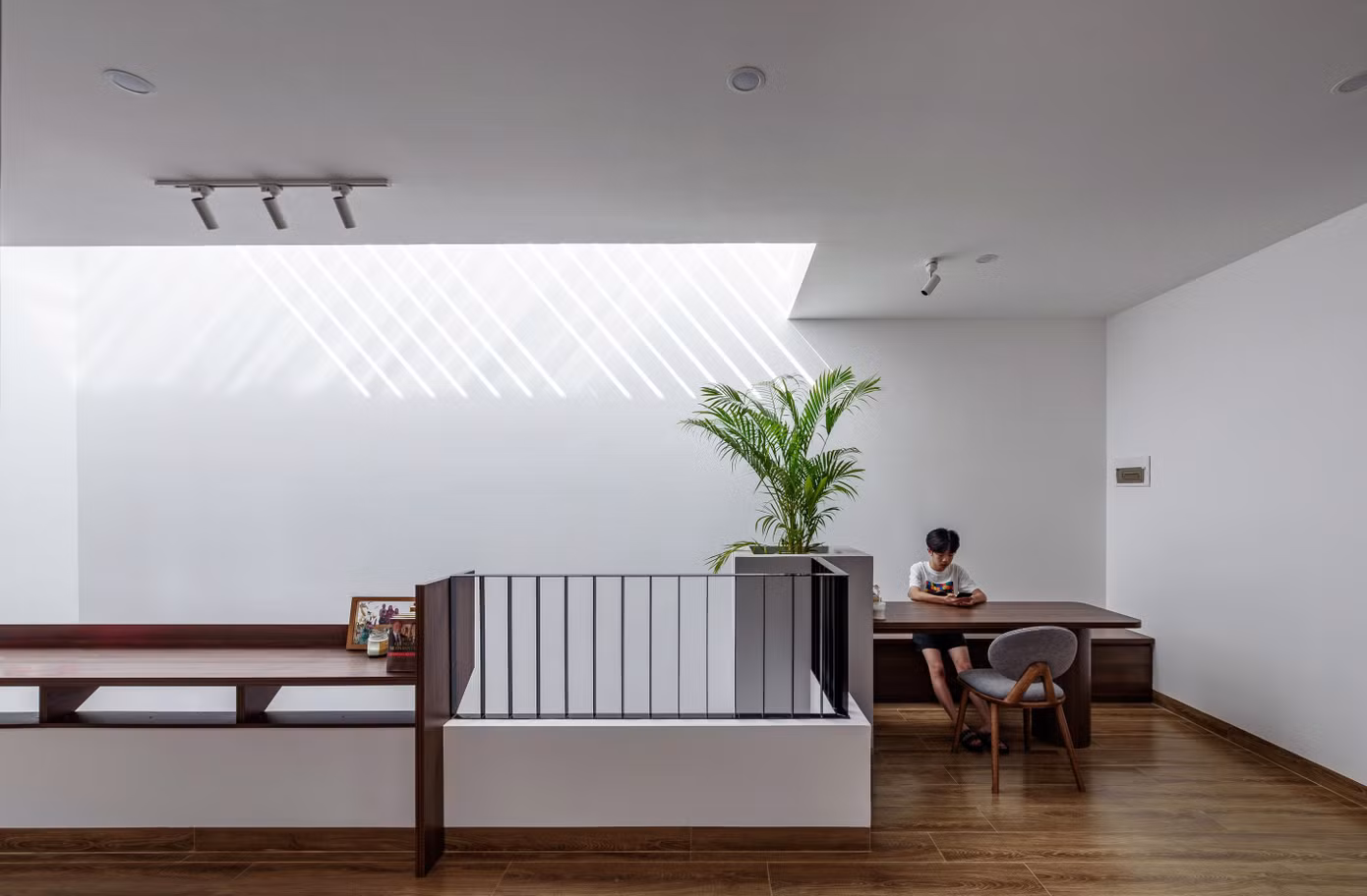 Rời phố về quê với ngôi nhà chứa cả một vùng xanh mát - 17