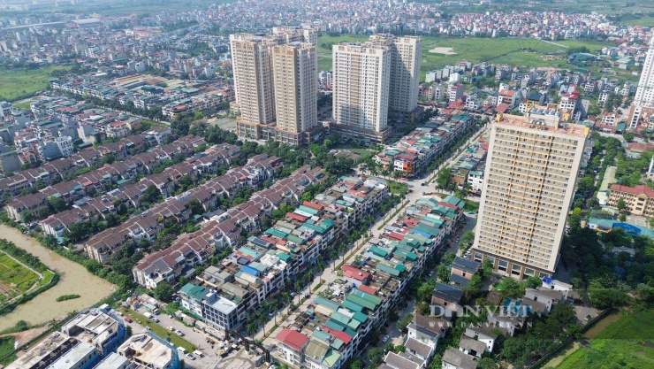 Nằm án ngữ tại vị trí chiến lược cửa ngõ phía Tây, gần trục đường Quốc lộ 32, khu đô thị Tân Tây Đô (trước đây thuộc địa bàn xã Tân Lập, huyện Đan Phượng, sau sáp nhập thuộc địa bàn xã Ô Diên, TP Hà Nội) từng được kỳ vọng là một điểm nhấn kiến trúc, mang lại không gian sống hiện đại, đồng bộ. 