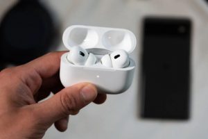 Apple tiến gần tới tai nghe AirPods làm “thay đổi thế giới”