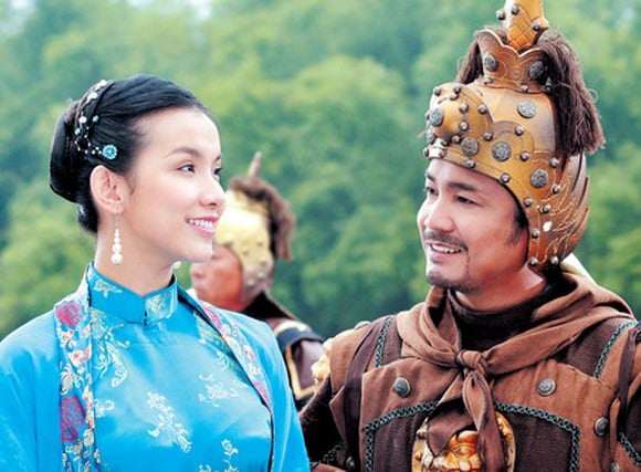 Lý Hùng thời trẻ đi làm phim. Ảnh: FBNV