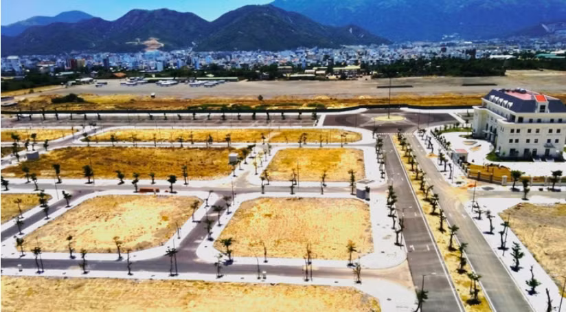 Một góc đất sân bay Nha Trang đã bàn giao cho Tập đoàn Phúc Sơn.