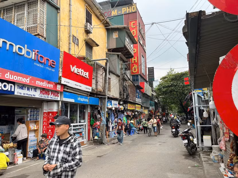 Các tiểu thương chủ động không lấn chiếm lòng đường, vỉa hè