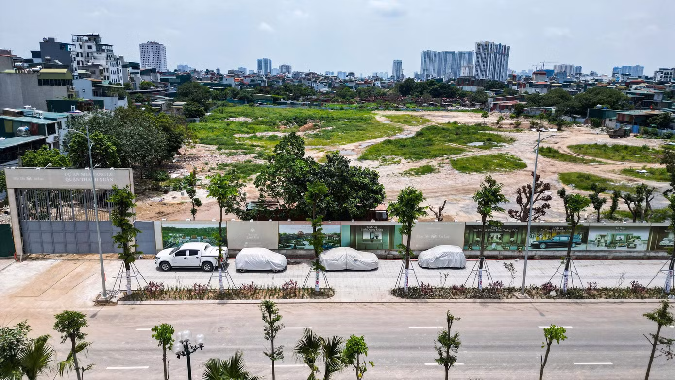 Đại diện chủ đầu tư cho biết diện tích xây dựng chỉ chiếm chưa đến 30% trên tổng diện tích khoảng 2,3 ha. Phần lớn diện tích còn lại được dành cho cây xanh, hồ nước và không gian công cộng nhằm giảm cảm giác nặng nề thường thấy ở các cơ sở tang lễ truyền thống.