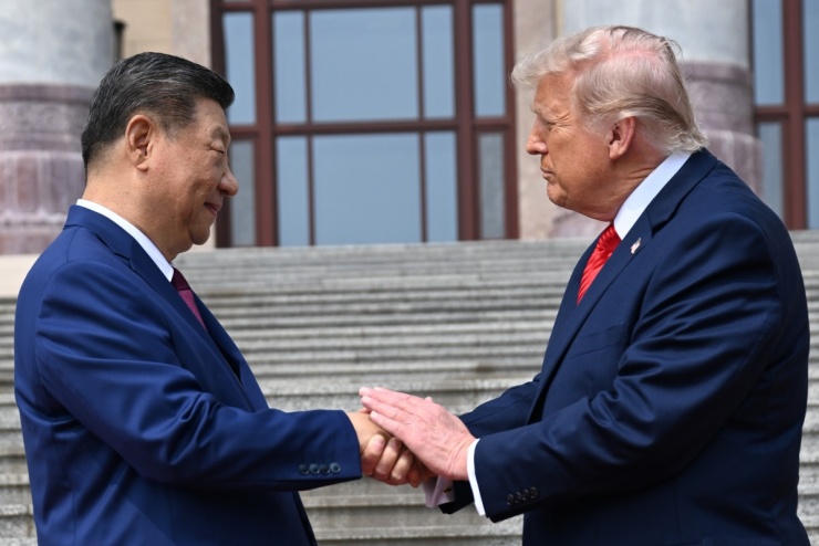 Chủ tịch Trung Quốc Tập Cận Bình và Tổng thống Mỹ Donald Trump tại Bắc Kinh ngày 14/5. Ảnh: AP