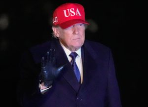 Ông Trump ám chỉ chiến dịch quân sự nhằm vào Iran sẽ tiếp tục