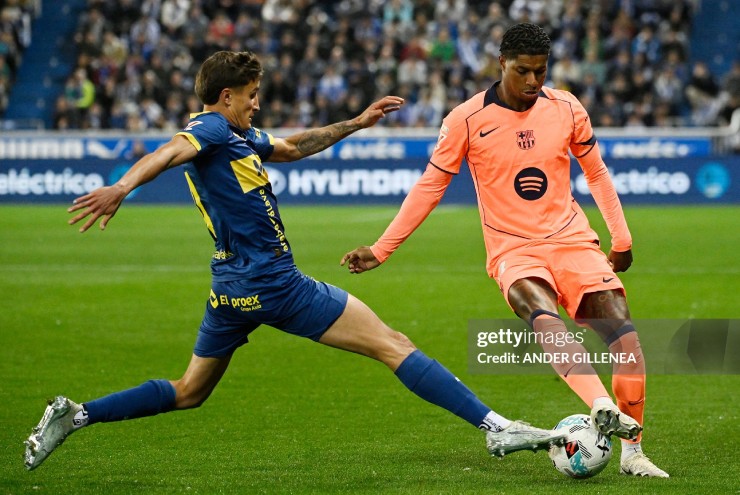 Rashford suýt có siêu phẩm ngay ở đầu trận