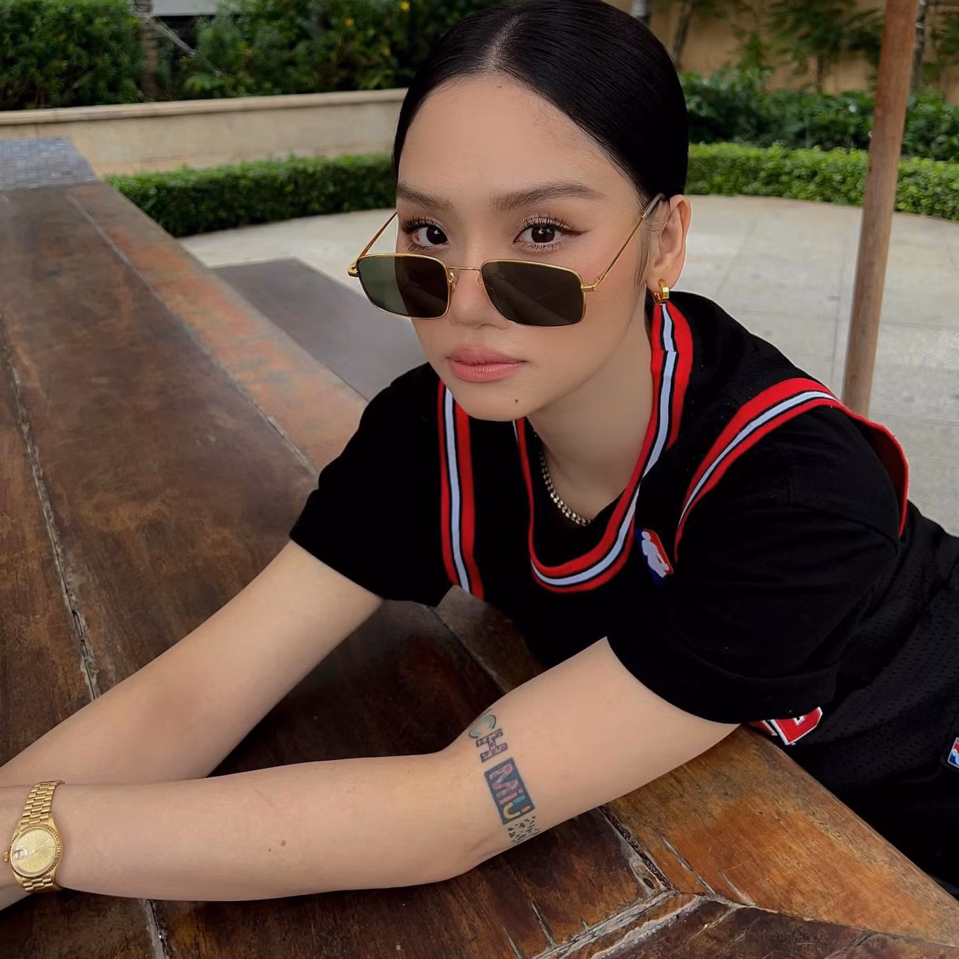 Miu Lê đang bị gọi tên khắp các diễn đàn.