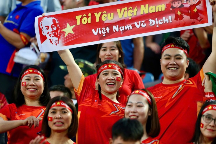 Sự cổ vũ từ cổ động viên là động lực để ĐT Việt Nam thăng hoa khi giành chiến thắng 3-1 chung cuộc, trong đó cá nhân Xuân Son lập cú đúp