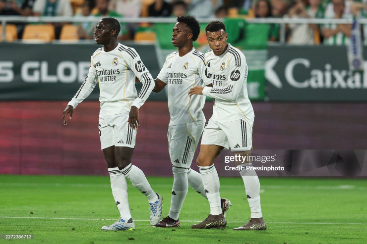 Dàn sao Real chán nản vì Mbappe không chịu thích nghi với lối chơi