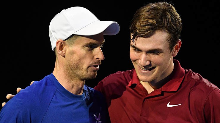 HLV Murray (áo xanh) hy vọng sẽ giúp Draper chơi tốt ở Wimbledon 2026