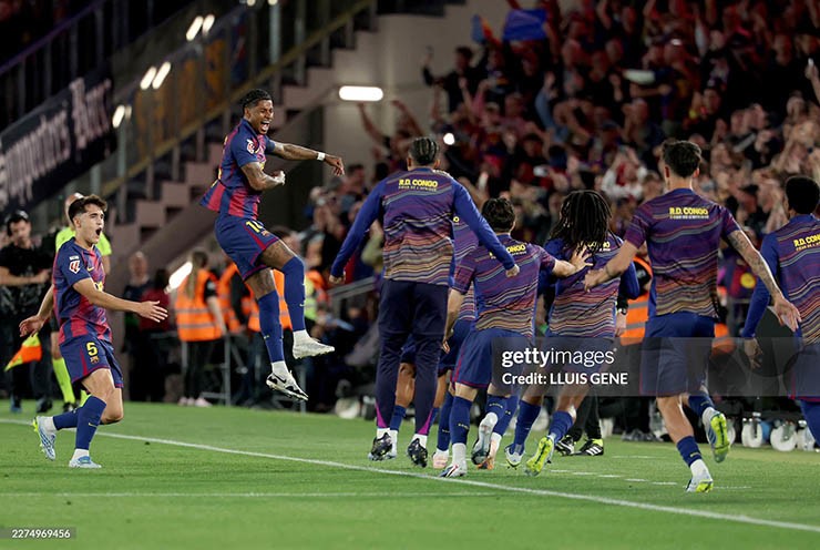 Rashford thăng hoa từ trên sân đến tình trường, bạn gái xinh như mộng chia vui - 1