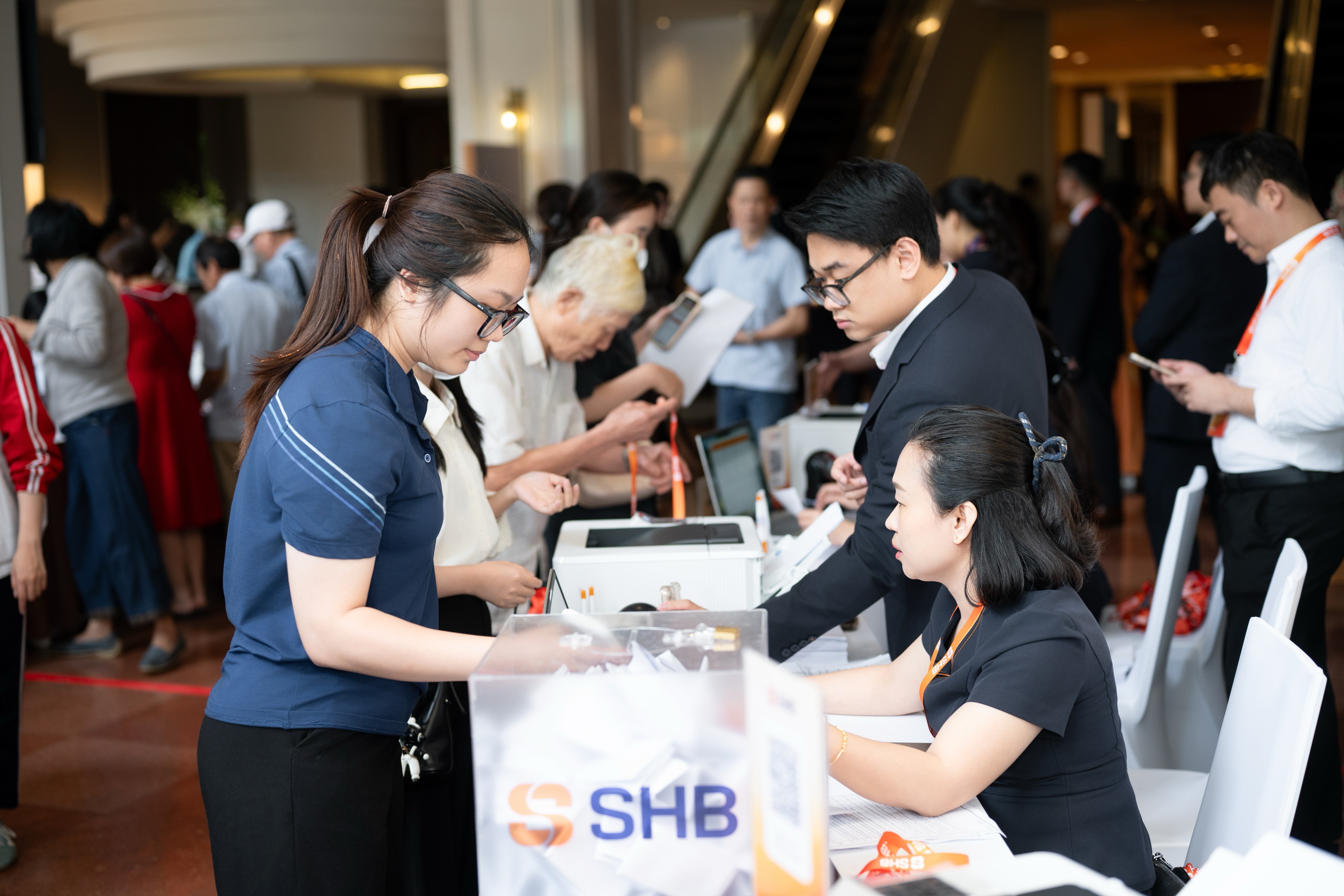SHB thu gần 3.300 tỷ đồng từ phát hành riêng lẻ cho các quỹ, nối dài dấu ấn kỷ lục cổ đông, khẳng định vị thế - 1