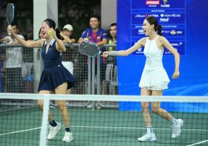 Hoa hậu Hương Giang cùng Lý Hoàng Nam ngược dòng vô địch giải pickleball toàn sao