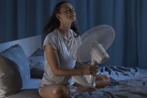 Để quạt đứng yên hay quay liên tục sẽ “ngốn” nhiều tiền điện hơn?