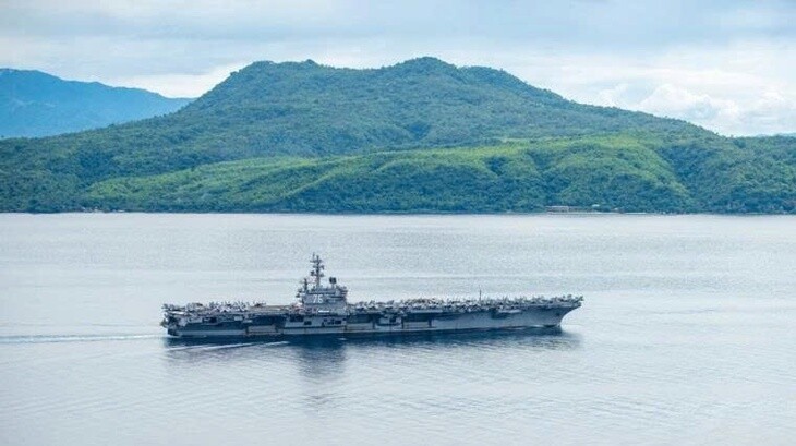 USS Ronald Reagan (CVN-76) hiện neo tại Bremerton, bang Washington. Con tàu đang trải qua chương trình bảo dưỡng kéo dài 17 tháng và dự kiến quay trở lại hoạt động vào cuối năm 2026. Trước đó, Ronald Reagan là tàu sân bay tiền phương của Mỹ tại Nhật Bản.