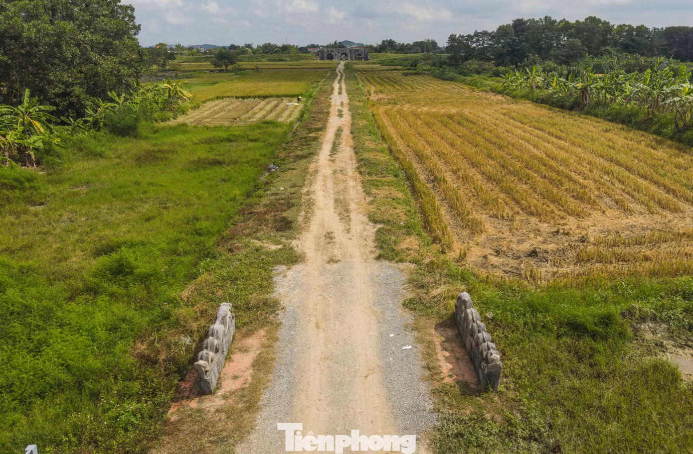 'Chống nạng' sắt cứu thành đá hơn 600 trăm năm tuổi - 20