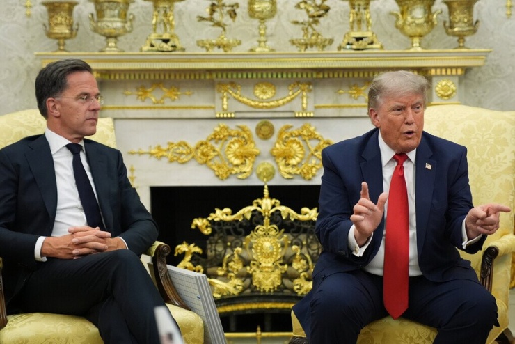 Tổng thư ký NATO (trái) và Tổng thống Trump trong cuộc họp tại Nhà Trắng hôm 24/6. Ảnh: AP