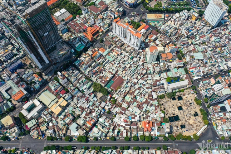 Cận cảnh khu nhà siêu nhỏ chỉ vài m2 ở trung tâm thành phố sắp thay đổi diện mạo - 1