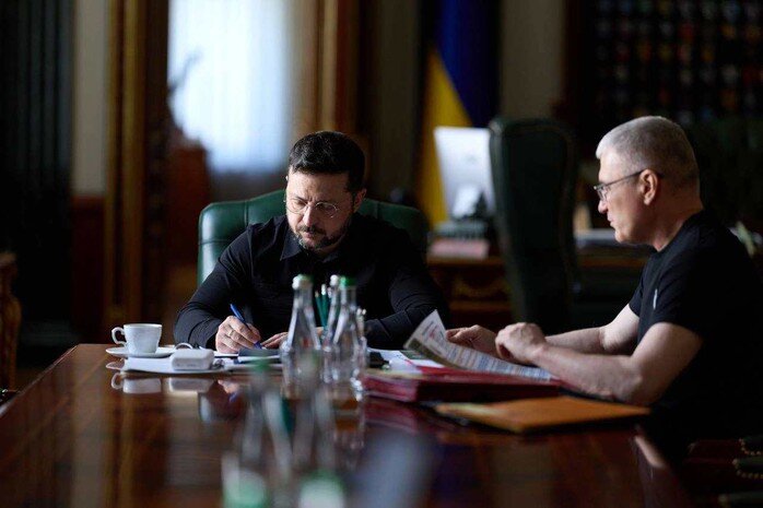 Tổng thống Volodymyr Zelensky (trái). Ảnh: Văn phòng Tổng thống Ukraine