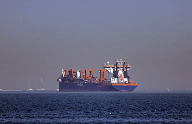 Mỹ tố Iran nổ súng vào tàu hàng, Liên hợp quốc hoãn kế hoạch hộ tống qua Hormuz - 1