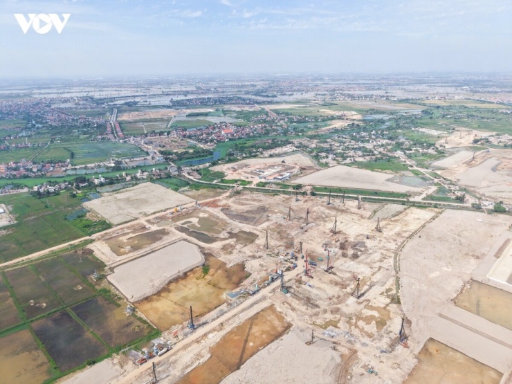 Theo quy hoạch, đến năm 2030, sân bay Gia Bình sẽ đạt công suất khoảng 30 triệu hành khách và 1,6 triệu tấn hàng hóa mỗi năm. Tầm nhìn đến năm 2050, công suất khai thác được nâng lên khoảng 50 triệu hành khách/năm, đáp ứng nhu cầu vận tải hàng không ngày càng gia tăng của vùng Thủ đô và các địa phương lân cận.