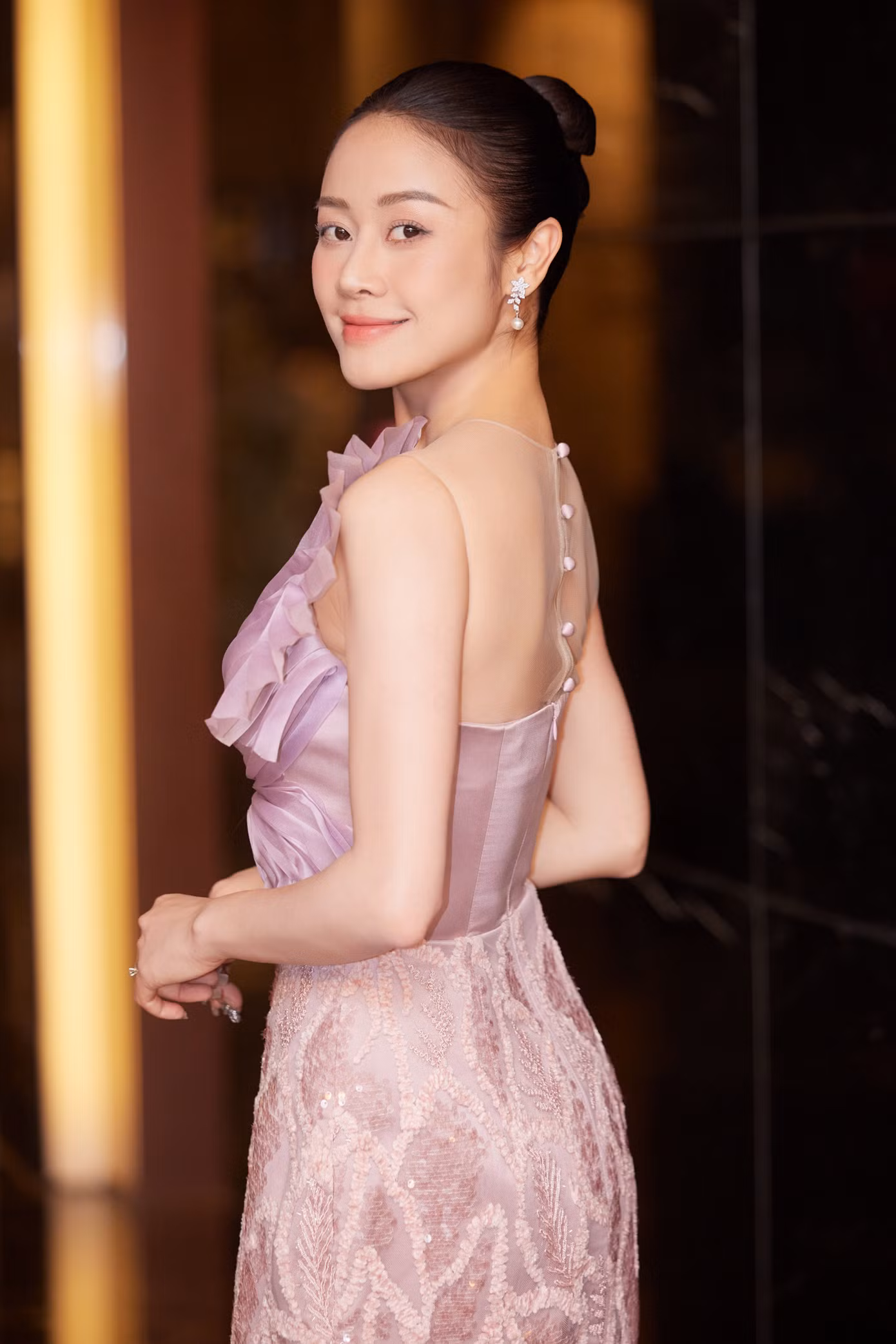 Phí Linh gặp sức ép khi phải hâm nóng 20.000 khán giả trẻ tại concert Thanh xuân.