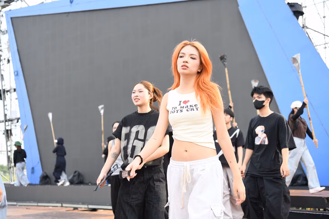 Hàng trăm dancer đội nắng xuyên trưa vì concert Thanh Xuân - 4