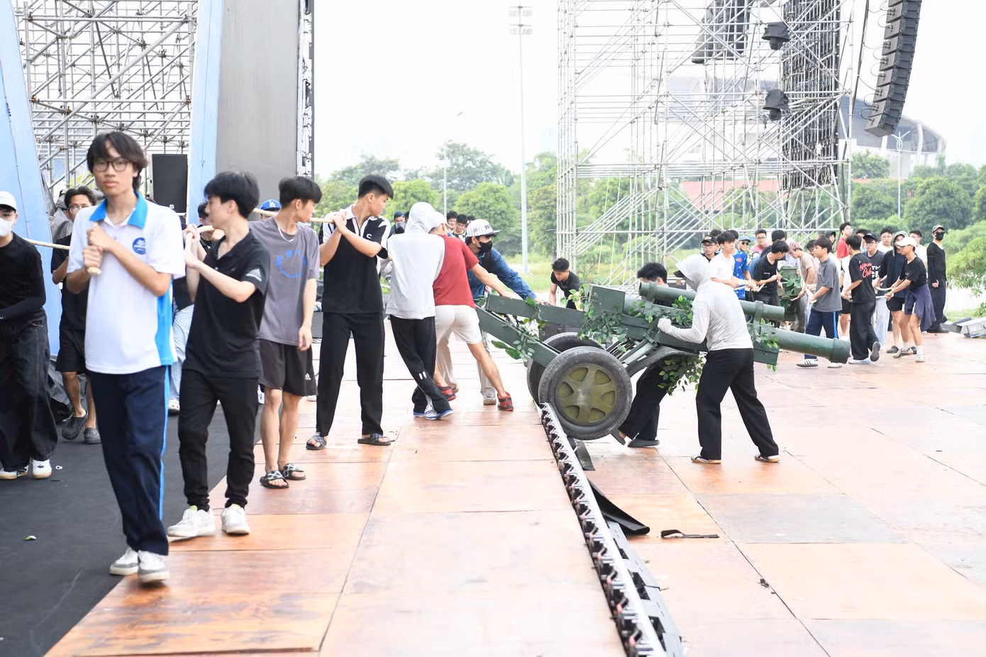 Hàng trăm dancer đội nắng xuyên trưa vì concert Thanh Xuân - 3