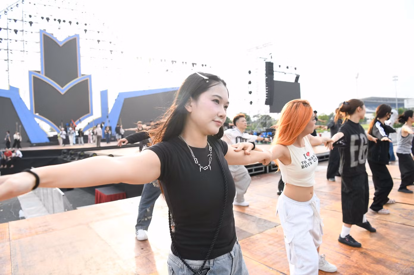 Hàng trăm dancer đội nắng xuyên trưa vì concert Thanh Xuân - 6