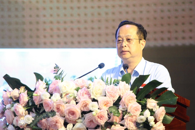 Ông Trần Thế Cương trả lời cử tri.