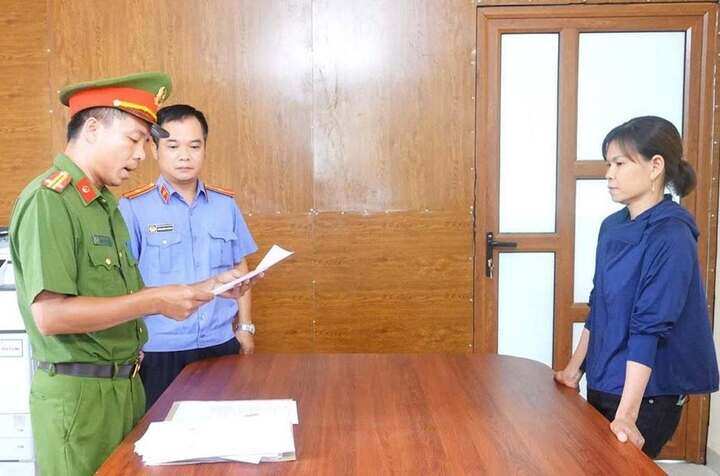 Nguyễn Thị Thúy tại cơ quan công an.