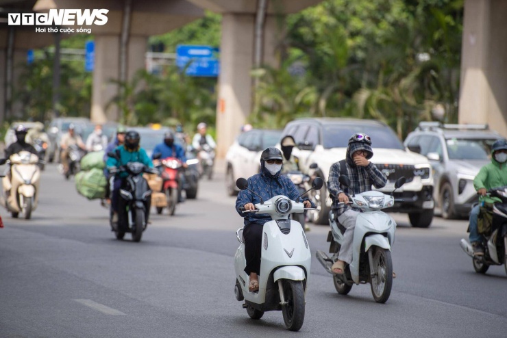 Nhiều người cho biết họ cảm nhận rõ sự thay đổi sau khi mặt đường được hoàn trả đồng bộ.