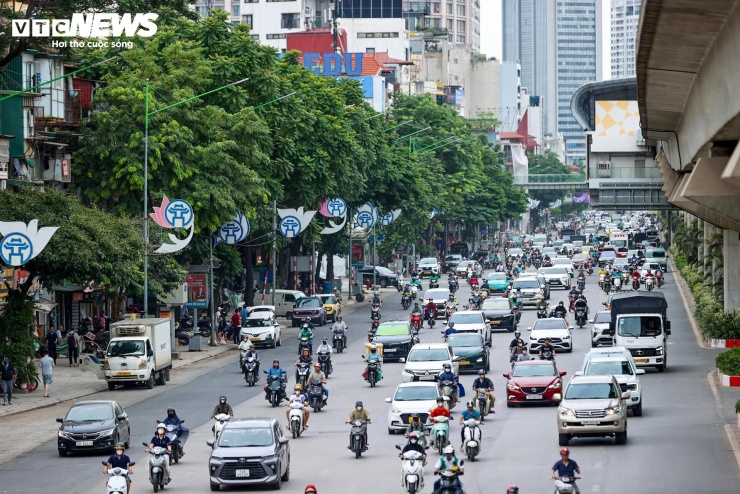 Bên cạnh áp lực giao thông, khu vực từ trước Trường Đại học Khoa học Xã hội và Nhân văn đến nút giao Nguyễn Trãi - Nguyễn Tuân cũng là một trong những điểm thường xuyên xảy ra ngập úng khi xuất hiện mưa lớn. Vì vậy, dự án nâng cấp hệ thống thoát nước được kỳ vọng sẽ góp phần cải thiện tình trạng ngập cục bộ tại khu vực này trong thời gian tới.