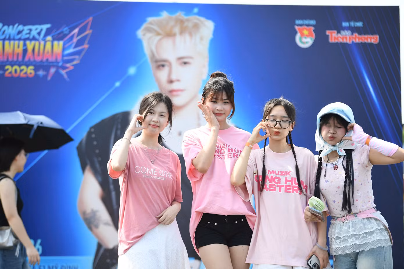 Nhóm fan của Quang Hùng MasterD có mặt từ sáng sớm, sẵn sàng đổ bộ concert để cổ vũ thần tượng.
