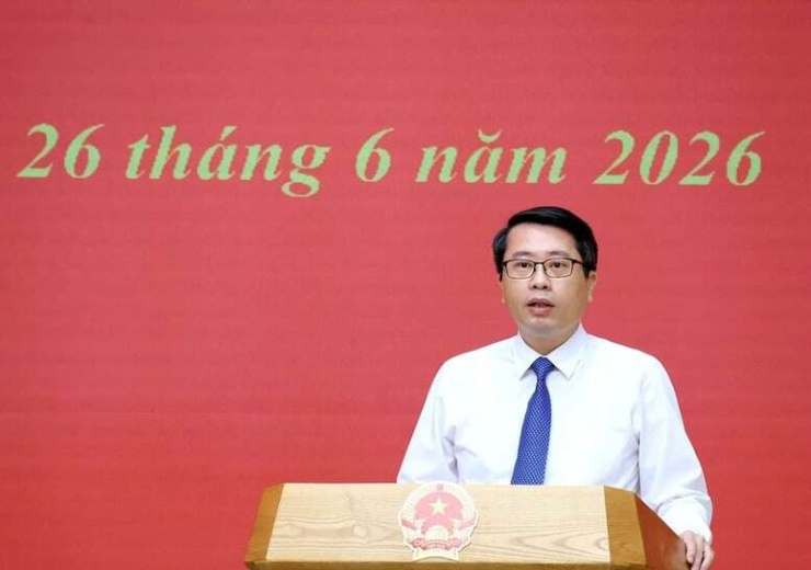 Tân Phó Chủ nhiệm Văn phòng Chính phủ Trần Anh Tiến phát biểu nhận nhiệm vụ. Ảnh: VGP.