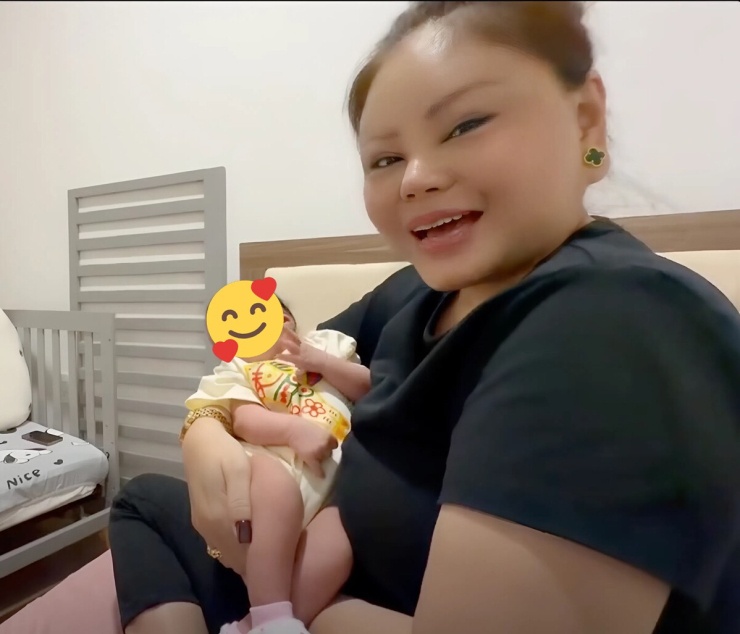Ảnh sao 28/6: Lê Giang cưng nựng con gái của Lê Lộc - 7