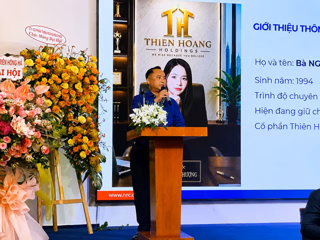 Ông Đỗ Thành Nhân - cựu Chủ tịch Hội đồng quản trị của Công ty CP Louis Holdings chia sẻ với cổ đông NRC. Ảnh: FILI.