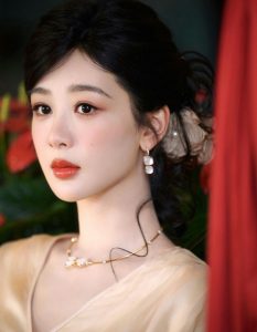 Bị chê thảm trong Born to Be Alive, vì sao Dương Tử vẫn giành giải Bạch Ngọc Lan?