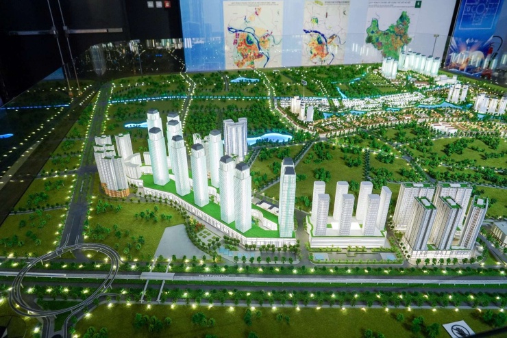 Thành phố đặt mục tiêu tăng trưởng GRDP bình quân trên 11%/năm, quy mô GRDP đạt khoảng 200 tỷ USD vào năm 2035 và khoảng 640 tỷ USD vào năm 2045; tầm nhìn 100 năm, Hà Nội hướng tới trở thành thành phố toàn cầu “Văn hiến - Thông minh - Sáng tạo - Sinh thái”, thuộc nhóm các thủ đô có chất lượng sống và hạnh phúc cao nhất thế giới. Ảnh: Nguyễn Thắng.